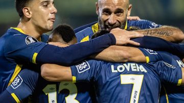 Rosario Central aplastó a Caracas y se ilusiona con la clasificación