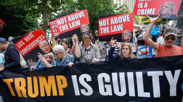Declaran culpable a Trump en el caso de la compra del silencio de la actriz porno Stormy Daniels