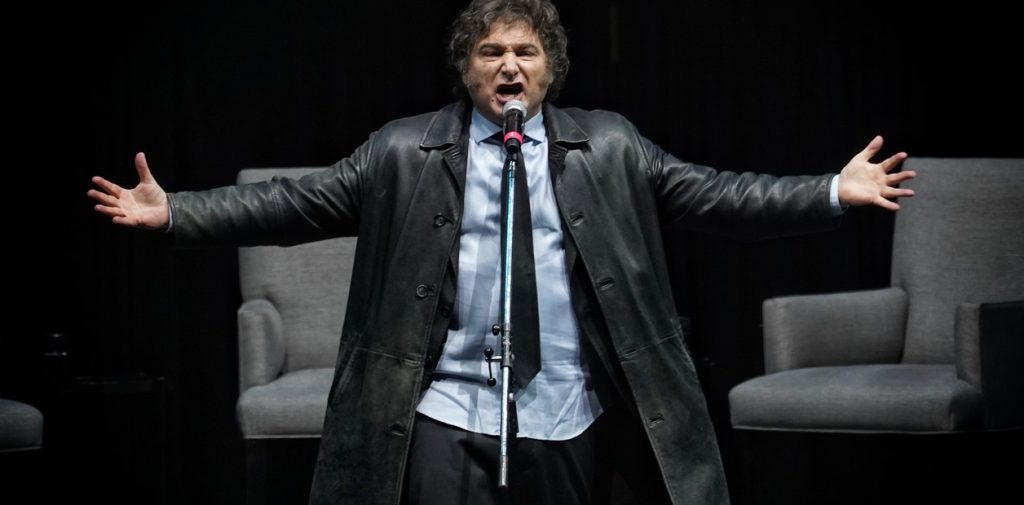 Milei tuvo su show, cantó, dio una clase, y volvió a condenar al “maldito socialismo”