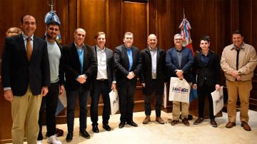 Zamora se reunió con empresarios para impulsar la producción tabacalera en Santiago