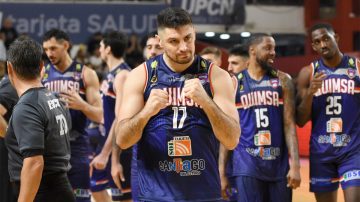 Quimsa aplastó a Peñarol en el estadio Ciudad