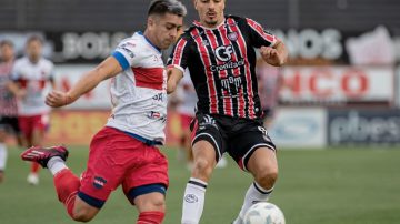 Güemes tropezó en su visita a Chacarita