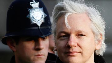 Julian Assange fue puesto en libertad bajo fianza