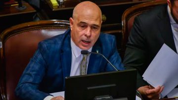 Ley Bases: el oficialismo quitó el paquete de privatizaciones a Aerolíneas Argentinas, el Correo y RTA