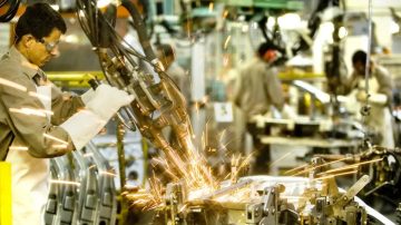 La industria tuvo una caída de 14,2% en abril y se perdieron más de 15 mil empleos desde agosto