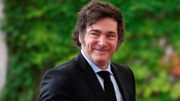 Javier Milei asegura que no habrá devaluación y culpa a la oposición por la caída de los bonos