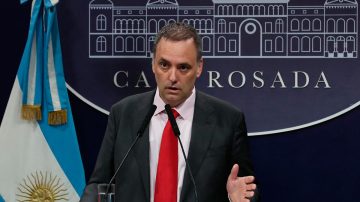 Milei podría reducir las conferencias de prensa de Manuel Adorni