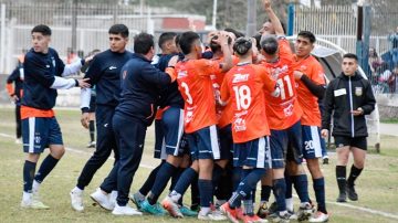 Sarmiento volvió al triunfo en casa