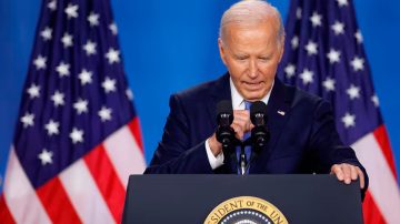Joe Biden tuvo un desliz, pero se mostró sólido y defendió su candidatura presidencial