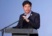 Kicillof acusó a Milei por la decisión de YPF de instalar la planta de GNL en Río Negro: “Es una venganza”