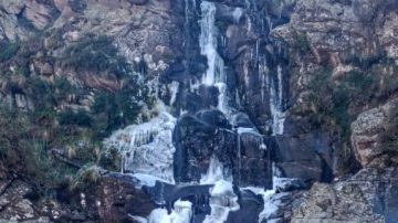 Ola Polar en Córdoba: Una Cascada de 30 Metros Completamente Congelada
