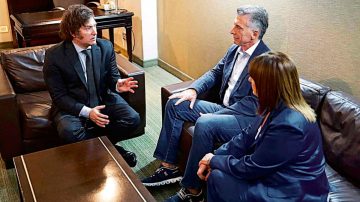 El Gobierno le dijo al PRO que si deja de colaborar la situación del país “se pondría peligrosa”