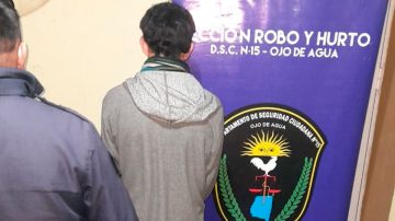 Ojo de Agua: detienen a sujeto por sustraer una caja de herramientas del interior de una camioneta