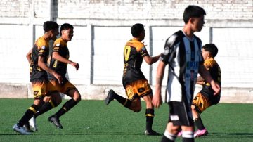 Mitre festejó en él clásico ante Central Córdoba y logró la clasificación