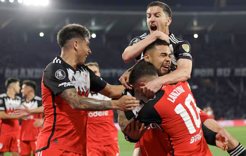 River se adelantó en la serie con un triunfazo en Córdoba