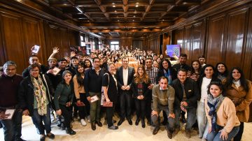 Zamora se reunió con más de 100 estudiantes en Casa de Gobierno