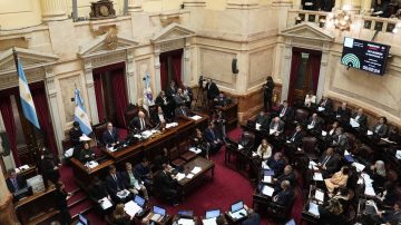 Los senadores dan marcha atrás y renuncian al aumento que llevaba los sueldos a $9 millones