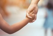 Recuerdan que sigue abierta la búsqueda de una familia para Mateo y Camila