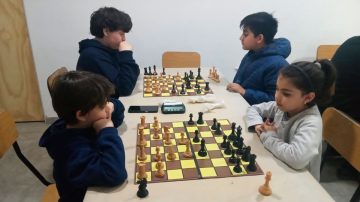 Ultiman detalles para el torneo de Ajedrez “Cristina García” en la Biblioteca del barrio Autonomía