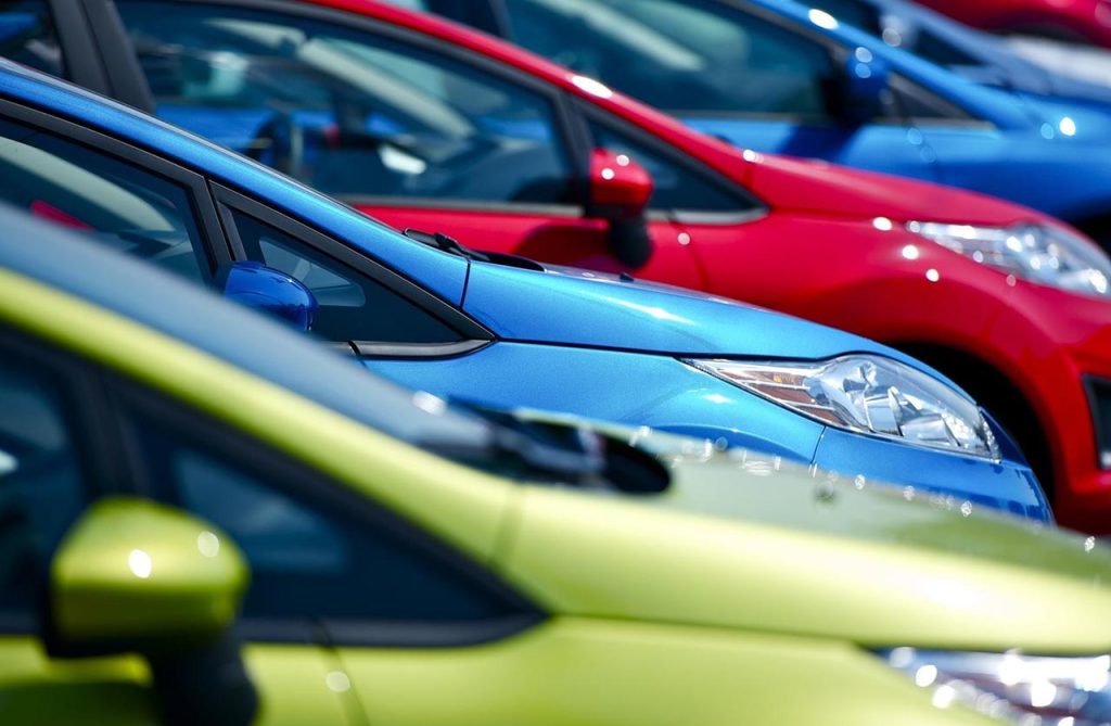 Anuncian una reducción de impuestos para los trámites de compra y venta de autos