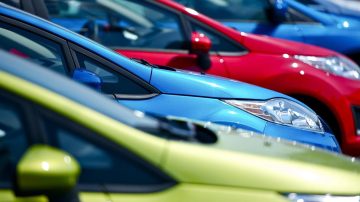 Anuncian una reducción de impuestos para los trámites de compra y venta de autos