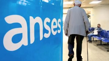 Jubilaciones y pensiones: Los fondos para los pagos cayeron un 22% en lo que va del año