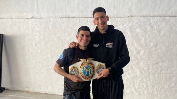 Campeón mundial de kickboxing visitó Santiago y habló del sueño olímpico para 2032