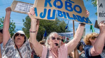 El plan de Milei para frenar la escalada de protestas tras vetar la ley previsional