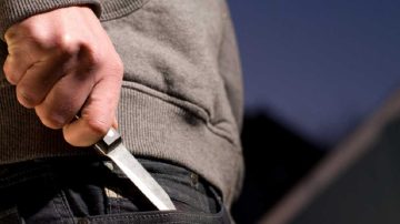 Violento robo en la línea 10: atacó a un pasajero con un puñal