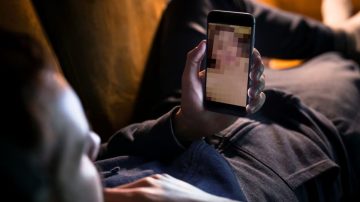 Le mandó fotos eróticas a una mujer casada y terminó con un disparo