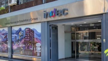 El INDEC dará a conocer el primer dato de pobreza de la era Milei: estiman que superará el 50%