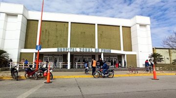 Una mujer murió en un trágico accidente entre una moto y un camión en la ciudad de Frías