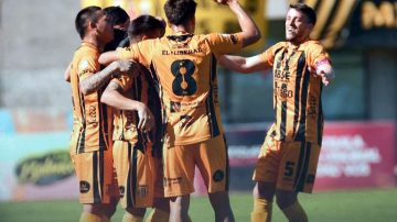 Triunfazo de Mitre para mantener viva la ilusión