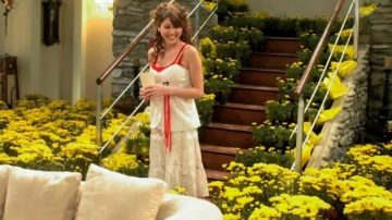 Qué ocurrió en el episodio de Floricienta que originó la tradición de las flores amarillas