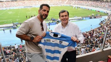 El gobernador Zamora recibió un especial regalo de Juan Manuel Leguizamón