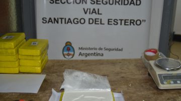 Gendarmería intercepta otro cargamento con cocaína que pasaba por Santiago: más de 20 kilos en un tour de compras