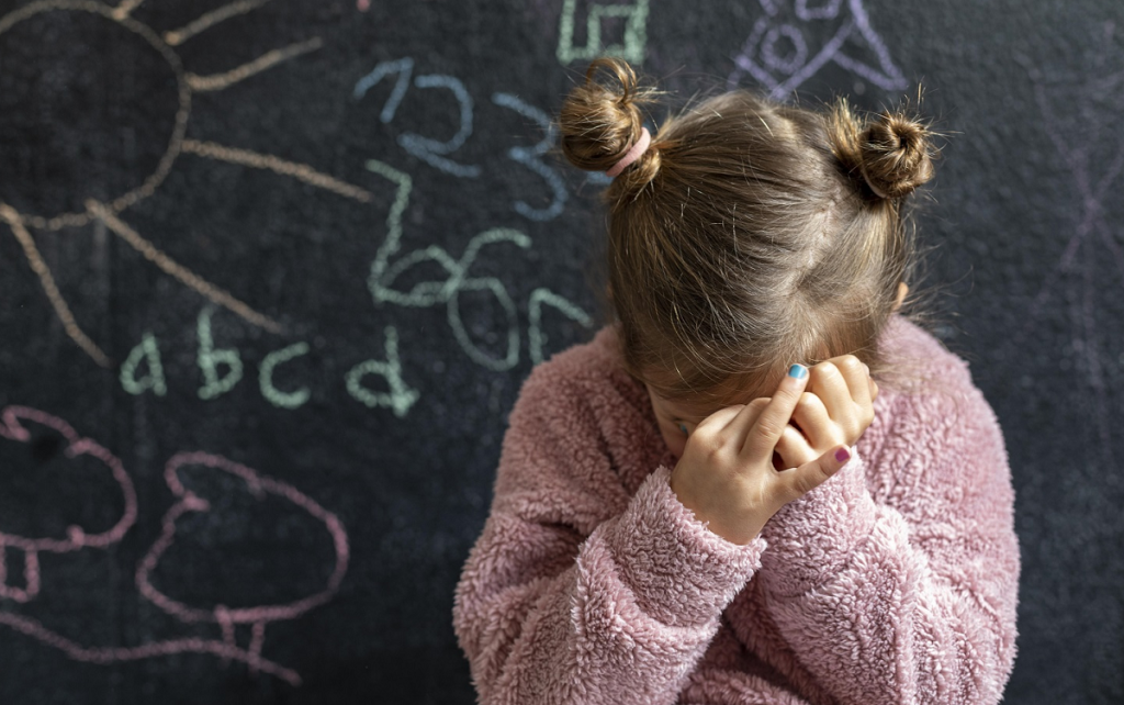 Increíble: ahorcó a su hija porque reprobó una prueba y desde la escuela lo denunciaron