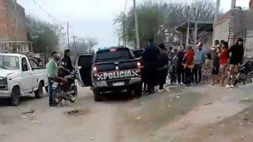 Tensión: pastores evangélicos repartían libros sobre abuso infantil y tenían denuncias por intento de secuestro