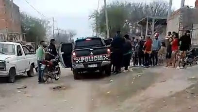 Tensión: pastores evangélicos repartían libros sobre abuso infantil y tenían denuncias por intento de secuestro
