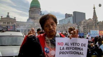 Jubilados frente al Congreso: “Nuestra situación económica es atroz”