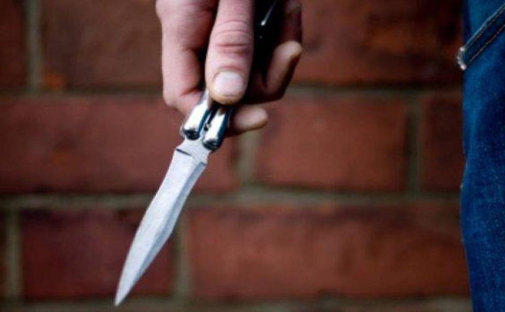 Pelea familiar terminó con un joven apuñalado y el agresor, prófugo