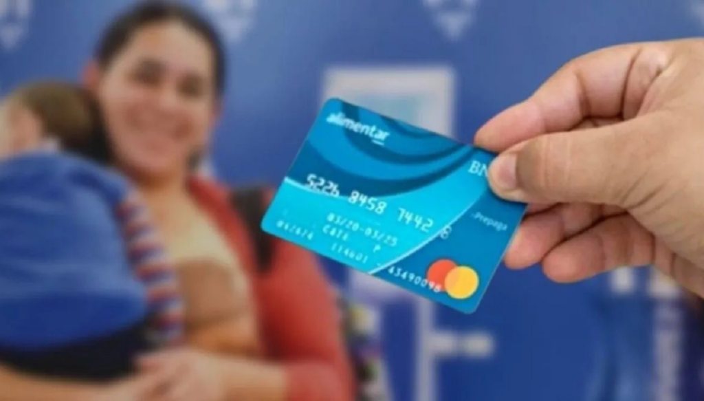 Afuera planes sociales (incluso la AUH): cómo es el plan de Milei para eliminar las ayudas estatales