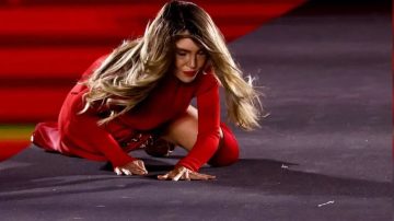 VIDEO. La terrible caída de Belinda en pleno desfile