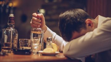 Se emborrachó porque desaprobó una materia y acabó tras las rejas