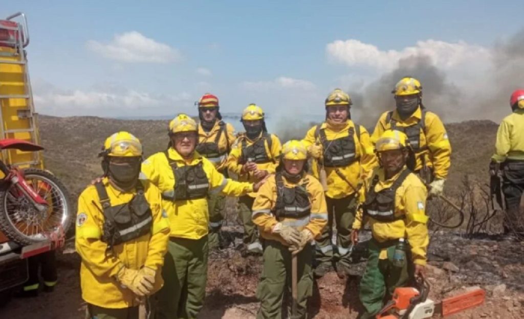 Orgullo: brigadistas santiagueños combaten los incendios en Córdoba