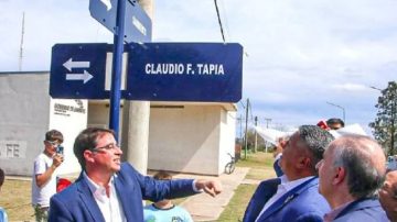 Un pueblo de Santa Fe inauguró la calle Claudio Tapia en homenaje al presidente a la AFA