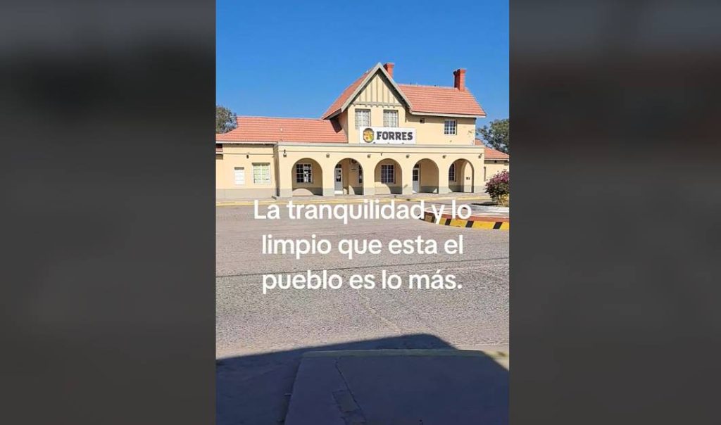Una joven de Buenos Aires visitó Forres y quedó encantada con la ciudad: “Dejan la moto en el cordón y nadie las roba”