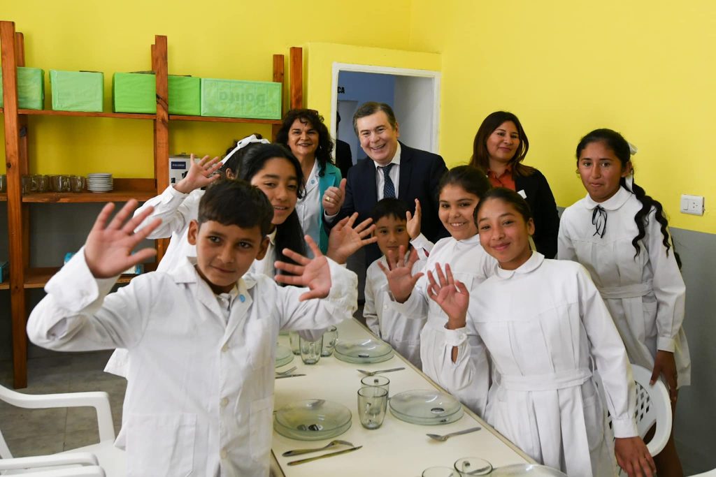 Gerardo Zamora destacó el rol de los docentes en la previa del Día del Maestro