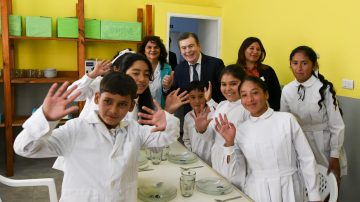 Gerardo Zamora destacó el rol de los docentes en la previa del Día del Maestro