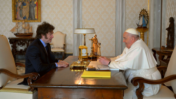 Francisco apuntó contra Milei: “En vez de pagar la justicia social pagó el gas pimienta”